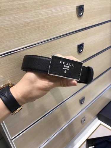 配送专柜包装 打孔针 特批 宽35Mm，支持Nfc 原单双面进口头层牛皮带身，搭配原版经典三角微标扣，手感.油边近乎完美，原产皮料牛皮定制，质感无可挑剔，出众的