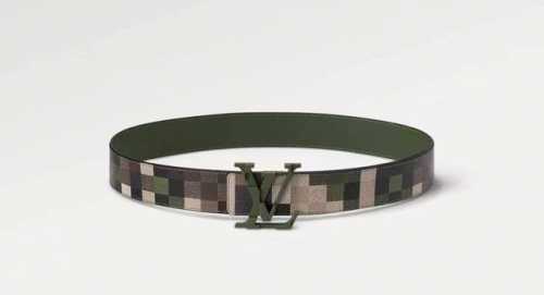 寬：40Mm 驢家新品 驢家出品 男士新品腰帶 皮帶面飾有迷彩格子紋圖案 搭配墨綠色小牛皮底 全新凹凸設計掛扣五金搭扣 雙面可用 以一當二