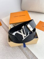 品名： Lv..路易..威登腰带皮带原单 型号：挂扣，经典纯钢材质挂扣，头层牛皮，图片实物拍摄 材料：头层牛皮，挂扣系列，纯钢材质扣头，钯镀电镀工艺永不掉色。原