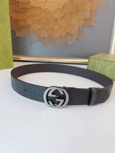 Gucci3.7专柜同步双面进口原厂皮. 旋转五金扣双面使用 内衬咖啡色进口底皮.专柜品质.