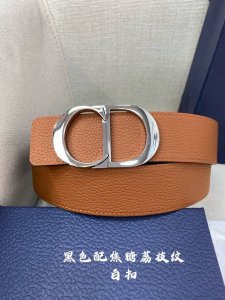 Dior迪奧全力打造精緻優雅心備佳品，五金採用精湛的處理工藝，進口貴族牛皮 適用百搭寬度4.0Cm