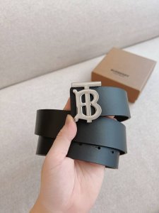 品牌:博柏利 价格:特 尺寸:带宽38Mm 正品尺寸 五金材质:专柜精品扣，真空电镀，工艺精细 带身材质:天然头层牛皮.质感十足