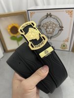 品名：Versace.范思哲 材质：原单牛皮腰带 百分百头层牛皮腰带保证真皮，24K纯钢扣，专柜原单品质、做工精细，时尚大牌，送人自用首选 包装： 请认准如图专