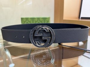 Gucci新款皮带，双面新款 型号812273 ，带身采用双面头层小牛皮，扣头精钢贴皮挂扣双面均可使用。规格4.0Cm 5432220