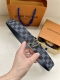 特 本款4.0宽 Lv Initiales 双面腰带聚焦品牌经典 Damier 格纹，以 Damier Graphite 帆布和 Damier Infini 皮