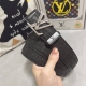 品名：Lv..路易..威登原单 材质：原单牛皮腰带 百分百头层牛皮腰带保证真皮，24K纯钢扣，专柜原单品质、做工精细，时尚大牌，送人自用首选 包装： 请认准如图