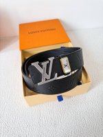 品名 Lv..路易..威登腰带皮带原单 型号 挂扣 经典纯钢材质挂扣 头层牛皮 图片实物拍摄 材料 头层牛皮 挂扣系列 纯钢材质扣头 钯镀电镀工艺永不掉色 原版