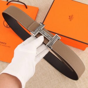特P200 Hermes 爱马仕进口意大利牛皮皮带，3.8宽，经典的手掌纹路单面可用，爱马仕这个享誉全球的品牌，每一款皮带都是精心设计，在专业的工匠手里锻造打磨