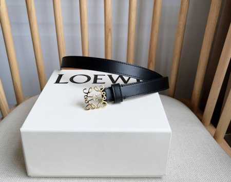 特 Loewe 罗意威专柜最新同款腰带 选用光滑牛皮革窄款腰带 配有Anagram挂锁针扣 卓越的工艺 个性的造型 精美的材质 宽:2.0Cm - 点击图像关闭