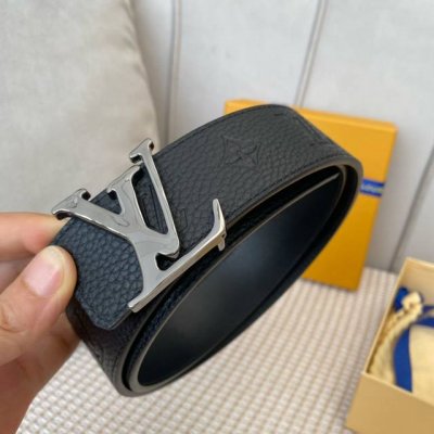 配全套包装礼盒 Lv 驢牌ss22男士系列特別限量版與pou-Up最新聯名合作款 寬度40毫米 奢華與時尚的全新結合 雙荔枝紋顏色與五金顏色相呼應！成為獨特的亮