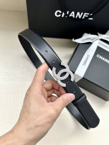特 宽度3.0Cm Chanel香奈儿简约时尚潮流百搭平滑扣施洛华水晶满钻金属钢扣、牛皮皮带女款 此腰带多色可选！