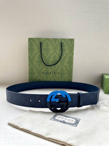 特 宽度3.8Cm Gucci 这款双面腰带巧妙融合gg Supreme帆布与头层品牌纹理材质，演绎历久弥新的实用设计理念。富有辨识度的双g配件再现典藏搭配，诠