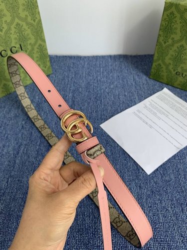 品牌 古驰 Gucci 55085 DDD 描述 采用高级Gucci Signature真皮精制而成，触感厚实，饰以双G商标带扣。腰带为意大利尺寸，请在购买前参