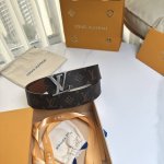 Lv.路易威登 全套包装 宽度 40Mm宽度 正品一体铸造五金钢扣 原厂皮料 双面原厂定制进口面料 可送礼自用不错选择