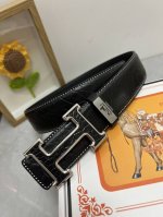 品名：爱马仕.Hermès 原单 材质：原单牛皮腰带 百分百头层牛皮腰带保证真皮，24K纯钢扣，专柜原单品质、做工精细，时尚大牌，送人自用首选 包装： 请认准如