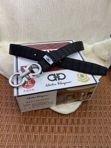 品名：菲拉格幕 原单皮带 材质：原单牛皮腰带 百分百头层牛皮腰带保证真皮，24K纯钢扣，专柜原单品质、做工精细，时尚大牌，送人自用首选 包装： 请认准如图专柜包