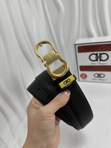 品名：菲拉格幕 原单 材质：原单牛皮腰带 百分百头层牛皮腰带保证真皮，24K纯钢扣，专柜原单品质、做工精细，时尚大牌，送人自用首选 包装： 请认准如图专柜包装赠