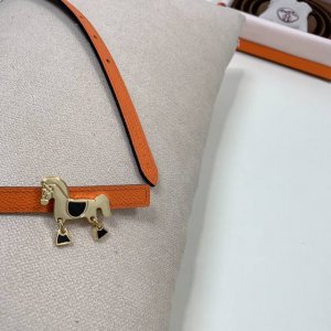 特 爱马女款细腰带 原单品质 原版进口ep手掌纹配进口小牛皮底 双面可用 掌纹配黑色 13Mm宽 搭配珐琅彩色小马亮金/银扣。