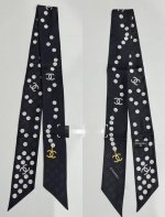 高品质暗纹小珍珠 专柜同款！香奈儿束发带 飘带款！可当小围巾，绑头发，绑手袋，绑在手腕装饰！多功能随便你搭配！双面斜纹真丝！规格6*120！