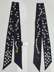 高品质暗纹小珍珠 专柜同款！香奈儿束发带 飘带款！可当小围巾，绑头发，绑手袋，绑在手腕装饰！多功能随便你搭配！双面斜纹真丝！规格6*120！