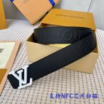 配全套包装礼盒 Lv S-Lock系列 宽度3.5Cm 精致的字母搭扣 搭配品牌專用小牛皮压logo标识 双面用
