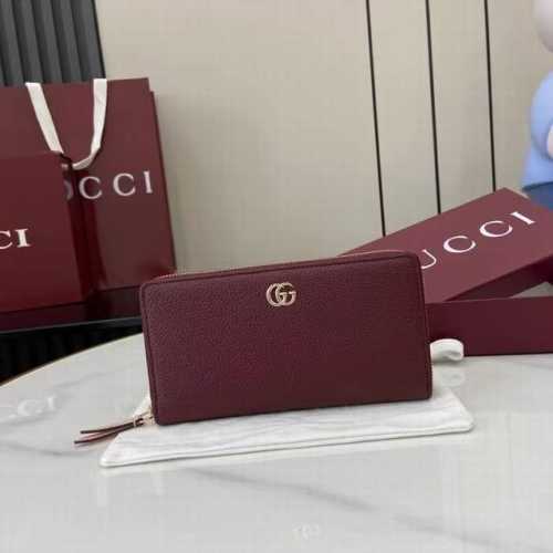 顶配版 全拉链式钱包配有小号双G金属细节。采用织纹牛皮革精致而成。 安可拉红配浅粉牛皮革 金色金属配件 双G 十二个卡片隔层和三个钞票隔层 拉链零钱袋 全拉链开