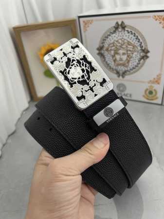 品名：Versace.范思哲 材质：原单牛皮腰带 百分百头层牛皮腰带保证真皮，24K纯钢扣，专柜原单品质、做工精细，时尚大牌，送人自用首选 包装： 请认准如图专 - 点击图像关闭