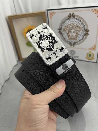 品名：Versace.范思哲 材质：原单牛皮腰带 百分百头层牛皮腰带保证真皮，24K纯钢扣，专柜原单品质、做工精细，时尚大牌，送人自用首选 包装： 请认准如图专