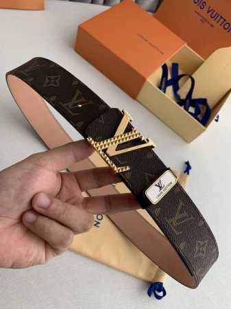 品名： Lv..路易..威登原单 型号：双面使用挂扣，图片实物拍摄 材料：双面头层牛皮，挂扣系列，纯钢质扣头，钯镀电镀工艺永不掉色。带身可双面使用，咖老花树膏磨 - 点击图像关闭