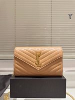 礼盒 千元级最值得买的高奢包买一个得仨 Oyves Saint Laurent Ysl的包包里最最最值得买的一款鱼子酱牛皮信封包 1、容量大，Mac手机无压力