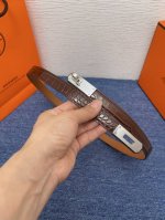 品牌 爱马仕 特 描述 采用高级真皮精制而成，触感厚实，饰以商标带扣。腰带为意大利尺寸，请在购买前参阅腰带尺寸指南. 铜扣金属配件 黑色皮革，采用环保工艺制作而
