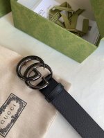 古奇、辨识度超高的双G扣非常抓人眼球，潮到飞起演绎时尚装扮。采用进口牛皮精工制作，走线工艺精湛，融合打模到位的双G扣，光泽与质感兼具，束在腰间的气质。3.8Cm