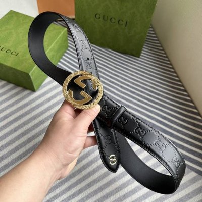 特 Gucci 黑色Signature压花，尾部内镶双G立体五金，宽度4.0Cm 纯钢经典大饼扣花纹新工艺。