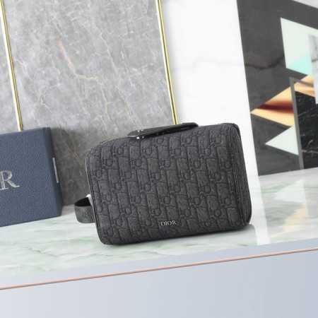 Dior Lingot洗漱包米色和黑色 Oblique 印花 编号:2Adca418Yky_H27E_Tu尺寸：21.6×12.5×10.5 长×高×宽 这款洗 - 点击图像关闭