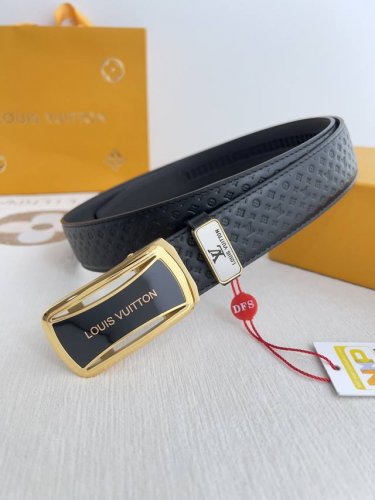 品名：Lv..路易..威登 腰带原单自动带 皮带 型号：自动扣，纯钢材质自动扣，头层牛皮自动带身，实物拍摄 材料：百分百头层牛皮，保证真皮。24K纯钢扣，永不掉