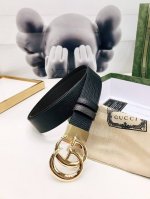 gucci双面皮革腰带，采用织纹皮革打造，装饰Gg带扣。金属配件深受品牌辉煌的70年代经典设计所影响，得以重新诠释。3.7Cm宽