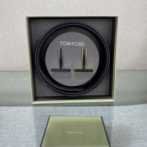双扣头汤姆福特最新网红爆款双面头层牛皮专柜同步3.8宽新款上市了，原版牛皮，搭配铜扣，优雅，大方用的方便。谢谢你转载。