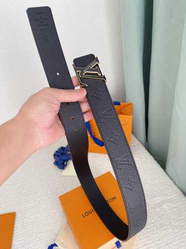 特 Lv.路易威登 高版本 40Mm宽度 正品一体铸造五金钢扣，原厂皮料 双面原厂定制牛皮面料；性价比高.全套包装.
