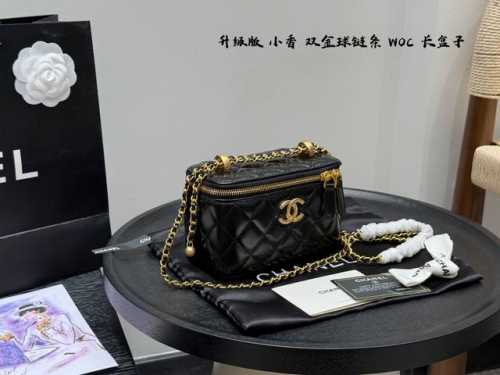 礼盒包装 升级版！ 这个Chanel 香奈儿双金球化妆盒我心动了长盒子 Chanel 香奈儿新版金球链条可调节肩带长盒子化妆包盒子包单肩斜挎包 对这只真的毫无抵