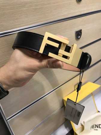 特 配送专柜包装 打孔针 新款 FD 宽35 MM 支持NFC 芯片扫描，标志造型皮带，原版亮面间纹F铆钉扣，进口原版 黑色粒面小牛皮配原版老花制成，镀金表面金 - 点击图像关闭