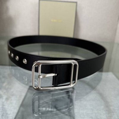 汤姆福特最新网红爆款双面头层牛皮专柜同步3.5宽新款上市了，原版牛皮，搭配铜扣，优雅，大方用的方便。谢谢你转载。