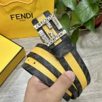 特 Fendi 芬迪 专柜同款 宽4.0Cm 双环正反用腰带 F按钉搭扣 黑色Cuoio Romano皮革材质 反面面料带有烟草黄和黑色Ff图案 黑色珐琅金属饰
