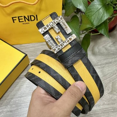 特 Fendi 芬迪 专柜同款 宽4.0Cm 双环正反用腰带 F按钉搭扣 黑色Cuoio Romano皮革材质 反面面料带有烟草黄和黑色Ff图案 黑色珐琅金属饰