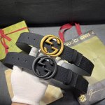 古奇 宽4.0Cm 新款 各式百搭单品继续为Gucci 早春系列添姿加彩。这款黑色腰带以Gg橡胶效果皮革匠心打造，配以方形腰带扣，为日常造型注入别样魅力