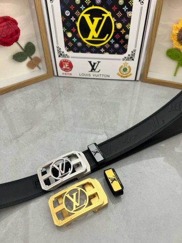 品名：Lv..路易..威登自动带 材质：原单牛皮腰带 百分百头层牛皮腰带保证真皮，24K纯钢扣，专柜原单品质、做工精细，时尚大牌，送人自用首选 包装： 请认准如