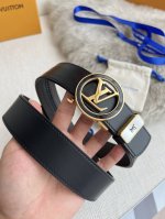 品名 Lv..路易..威登 腰带自动带 皮带 型号 自动扣 纯钢材质自动扣 头层牛皮自动带身 实物拍摄 材料 百分百头层牛皮 保证真皮 24K纯钢扣 永不掉色专