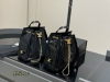 牛皮配折叠盒 Chanel 25Bag 双肩真绝绝子 今年香奈儿25S系列简直美爆... 这只Hobo是个小号尺寸个人觉得比较日常 鱼子酱的质感颗粒没这么重反而