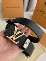 品名： Lv..路易..威登原单 型号：经典挂扣，纯钢材质扣头，图片实物拍摄 材料：头层牛皮，挂扣系列，纯钢质扣头，钯镀电镀工艺永不掉色。经典双面荔枝纹，经典字