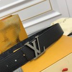 驴牌男士新款腰帶 寬度4Cm 訂製帆布面料飾有全新的圖案效果 颜色纯正 衬托進口小牛皮配色底 搭配精緻的字母搭扣 手感极佳 搭配專櫃最新原版禮品盒