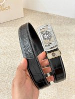 品名：范思哲.Versace.皮带腰带自动皮带 DDD 型号：自动带，纯钢材质经典人头自动扣，图片实物拍摄 DDD 腰带：百分百头层牛皮，自动带身，保证真皮。2